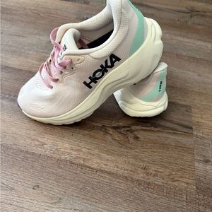 NWOT Hoka Style Running Sneakers – Women’s Size 6 (dupes)